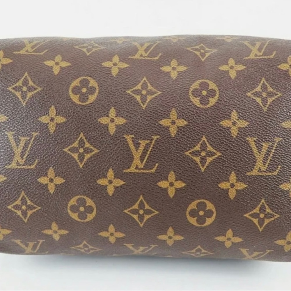 SOLD!!

AUTHENTIC Louis Vuitton Speedy 25 - Picture 4 of 11